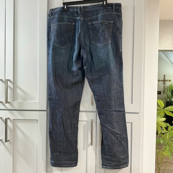 Calvin Klein Boyfriend Jeans Size 16 - 33” inseam - Picture 2 of 6